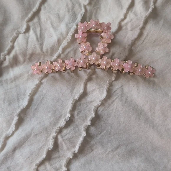 Bundle Of Pink And White Metal Floral Hair Clips - Picture 2 of 3